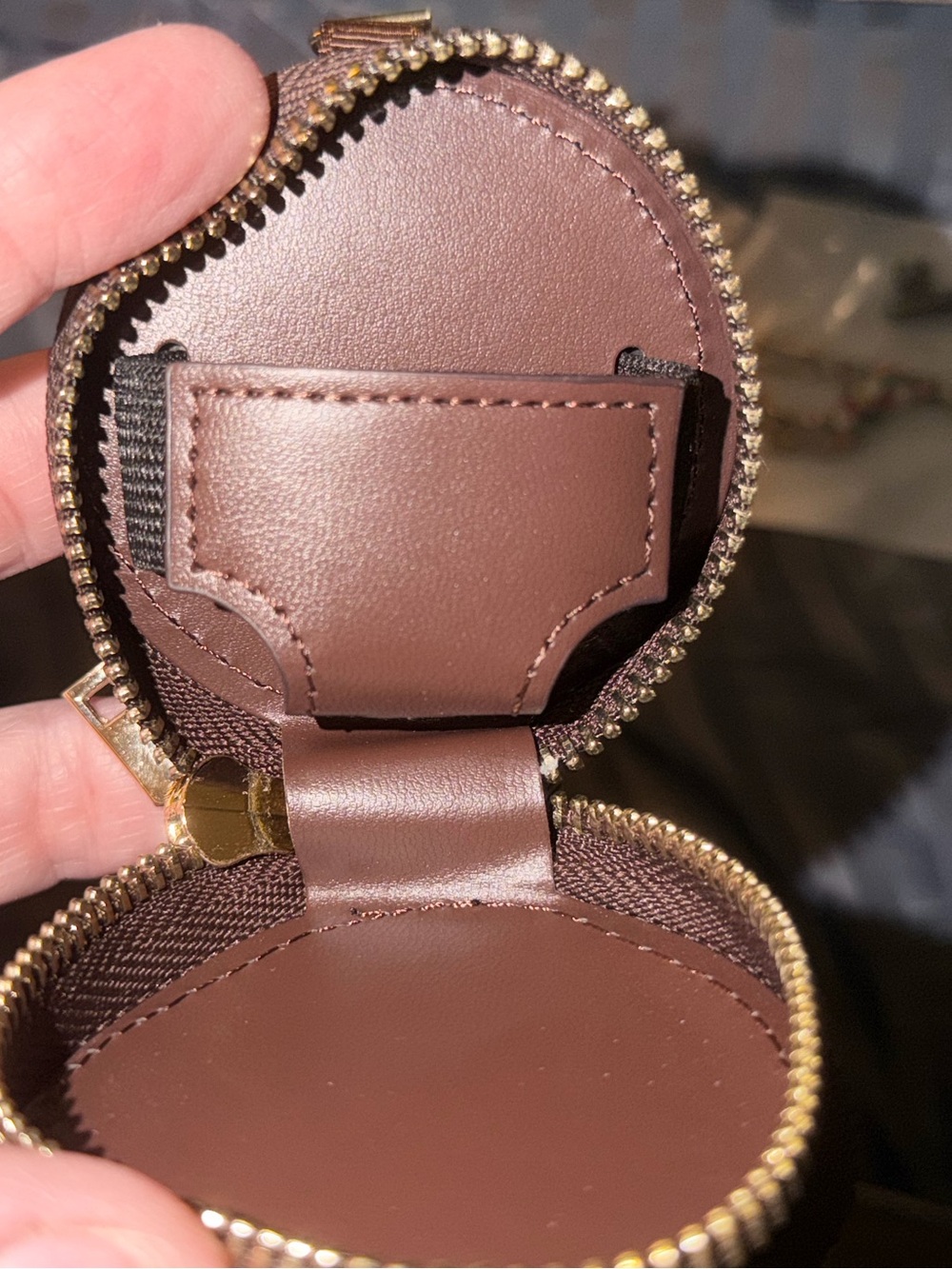 Source Unknown Brown Round Leather Key & Card Pouch with Gold Zipper Trim